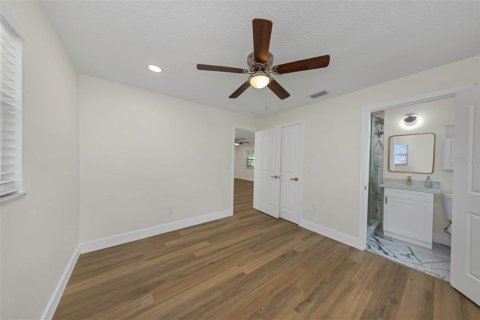 Casa en venta en Clearwater, Florida, 3 dormitorios, 94.11 m2 № 2200117 - foto 13