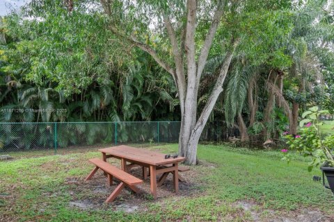 House in Davie, Florida 3 bedrooms, 155.33 sq.m. № 1929380 - photo 27