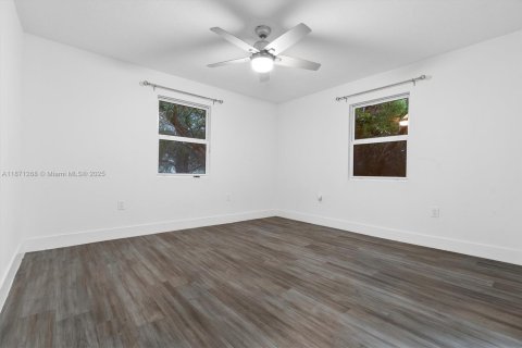 House in Davie, Florida 3 bedrooms, 155.33 sq.m. № 1929380 - photo 17