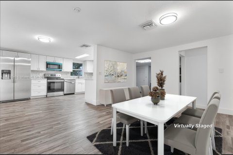 House in Davie, Florida 3 bedrooms, 155.33 sq.m. № 1929380 - photo 11