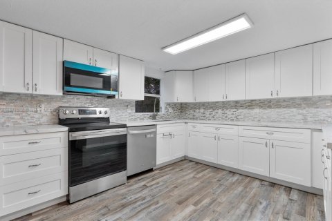 House in Davie, Florida 3 bedrooms, 155.33 sq.m. № 1929380 - photo 9