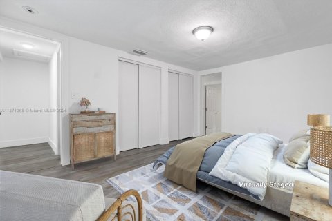 House in Davie, Florida 3 bedrooms, 155.33 sq.m. № 1929380 - photo 12