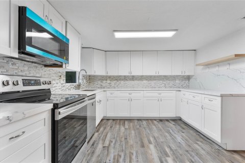 House in Davie, Florida 3 bedrooms, 155.33 sq.m. № 1929380 - photo 10