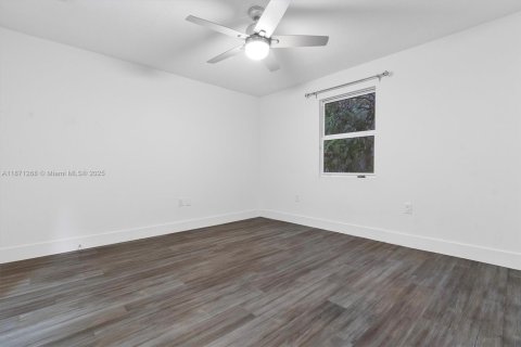 House in Davie, Florida 3 bedrooms, 155.33 sq.m. № 1929380 - photo 21