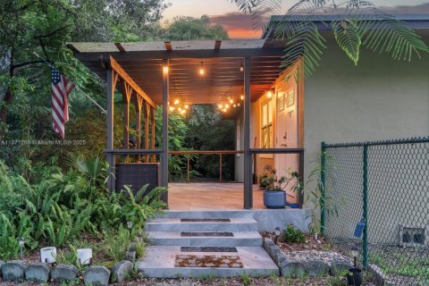 House in Davie, Florida 3 bedrooms, 155.33 sq.m. № 1929380 - photo 3