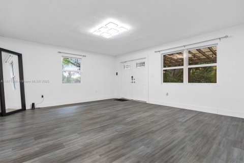 House in Davie, Florida 3 bedrooms, 155.33 sq.m. № 1929380 - photo 6