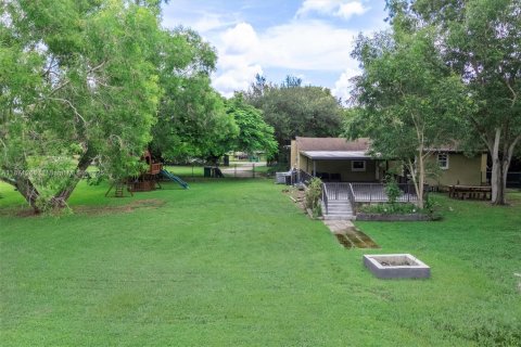 House in Davie, Florida 3 bedrooms, 155.33 sq.m. № 1929380 - photo 1