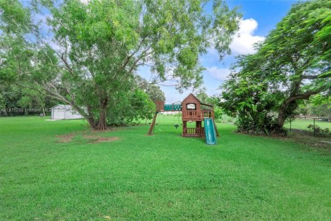 House in Davie, Florida 3 bedrooms, 155.33 sq.m. № 1929380 - photo 28