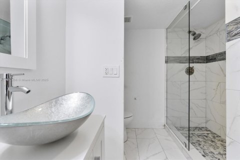 House in Davie, Florida 3 bedrooms, 155.33 sq.m. № 1929380 - photo 19