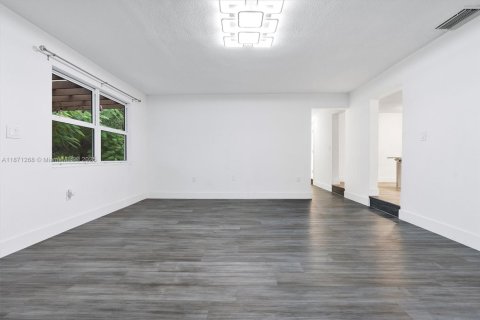 House in Davie, Florida 3 bedrooms, 155.33 sq.m. № 1929380 - photo 7