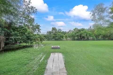 House in Davie, Florida 3 bedrooms, 155.33 sq.m. № 1929380 - photo 30