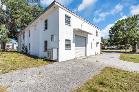 Commercial property in Saint Petersburg, Florida 392.98 sq.m. № 1688416 - photo 9