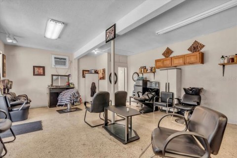 Commercial property in Saint Petersburg, Florida 392.98 sq.m. № 1688416 - photo 25