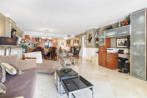 Copropriété à vendre à Hallandale Beach, Floride: 1 chambre, 120.77 m2 № 1869983 - photo 13