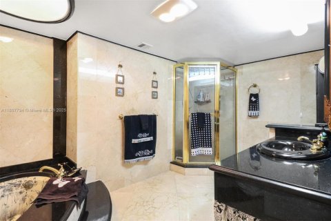 Copropriété à vendre à Hallandale Beach, Floride: 1 chambre, 120.77 m2 № 1869983 - photo 17