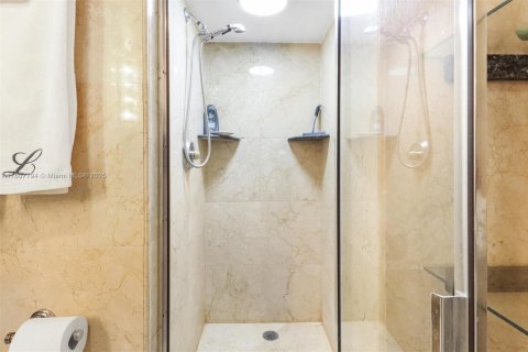 Copropriété à vendre à Hallandale Beach, Floride: 1 chambre, 120.77 m2 № 1869983 - photo 9