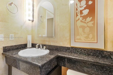 Copropriété à vendre à Hallandale Beach, Floride: 1 chambre, 120.77 m2 № 1869983 - photo 12