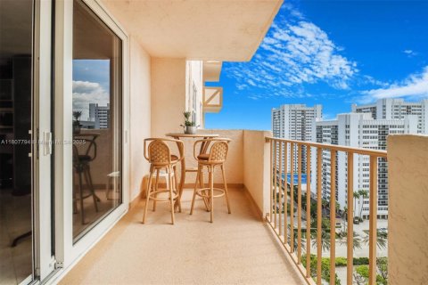 Copropriété à vendre à Hallandale Beach, Floride: 1 chambre, 120.77 m2 № 1869983 - photo 15