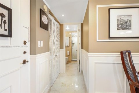 Copropriété à vendre à Hallandale Beach, Floride: 1 chambre, 120.77 m2 № 1869983 - photo 7