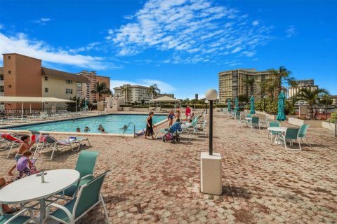 Copropriété à vendre à Hallandale Beach, Floride: 1 chambre, 120.77 m2 № 1869983 - photo 29