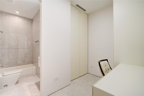 Copropriété à louer à Sunny Isles Beach, Floride: 4 chambres, 336.77 m2 № 2057606 - photo 23