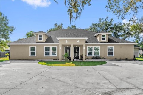 Immobilier commercial à Kissimmee, Floride 6 chambres, 321.44 m2 № 2136110