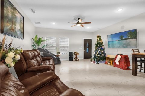 Immobilier commercial à vendre à Kissimmee, Floride: 6 chambres, 321.44 m2 № 2136110 - photo 20