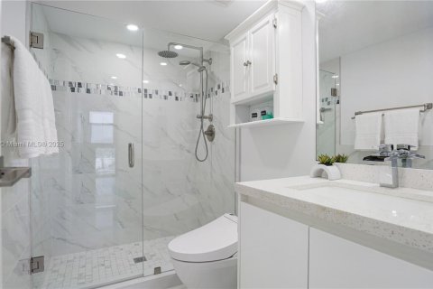 Condominio en venta en Hallandale Beach, Florida, 2 dormitorios, 126.35 m2 № 1953934 - foto 25