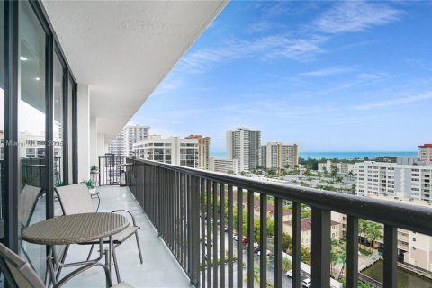 Condominio en venta en Hallandale Beach, Florida, 2 dormitorios, 126.35 m2 № 1953934 - foto 27