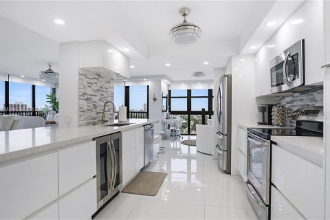 Condominio en venta en Hallandale Beach, Florida, 2 dormitorios, 126.35 m2 № 1953934 - foto 7