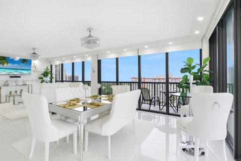 Condominio en venta en Hallandale Beach, Florida, 2 dormitorios, 126.35 m2 № 1953934 - foto 11