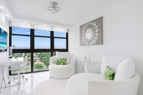 Condominio en venta en Hallandale Beach, Florida, 2 dormitorios, 126.35 m2 № 1953934 - foto 15
