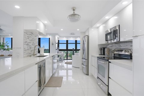 Condominio en venta en Hallandale Beach, Florida, 2 dormitorios, 126.35 m2 № 1953934 - foto 6