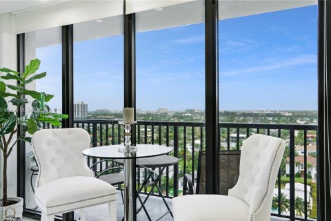 Condominio en venta en Hallandale Beach, Florida, 2 dormitorios, 126.35 m2 № 1953934 - foto 16