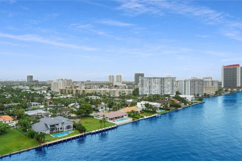 Condominio en venta en Hallandale Beach, Florida, 2 dormitorios, 126.35 m2 № 1953934 - foto 30