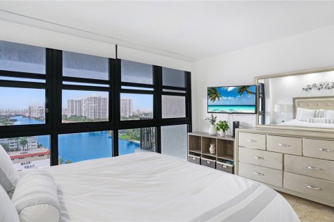 Condominio en venta en Hallandale Beach, Florida, 2 dormitorios, 126.35 m2 № 1953934 - foto 22