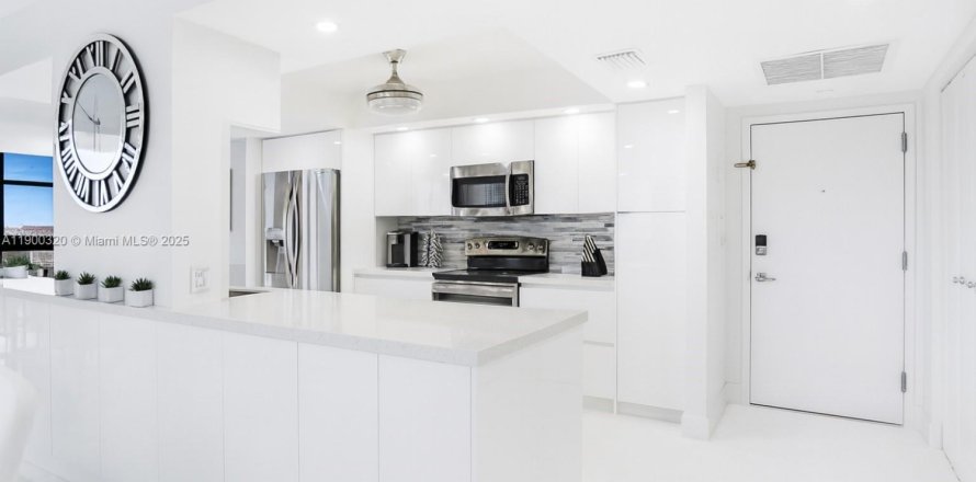 Condominio en Hallandale Beach, Florida, 2 dormitorios  № 1953934