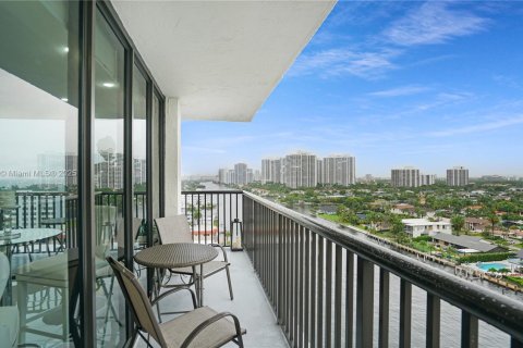 Condominio en venta en Hallandale Beach, Florida, 2 dormitorios, 126.35 m2 № 1953934 - foto 28