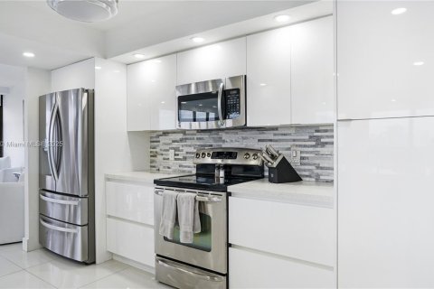 Condominio en venta en Hallandale Beach, Florida, 2 dormitorios, 126.35 m2 № 1953934 - foto 4