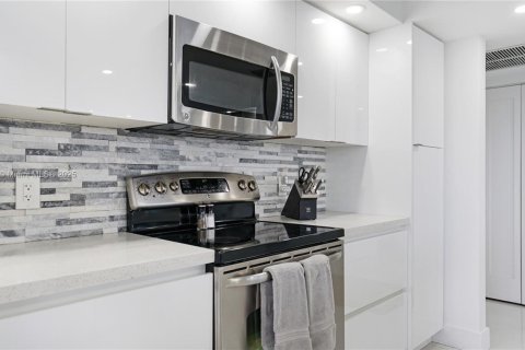 Condominio en venta en Hallandale Beach, Florida, 2 dormitorios, 126.35 m2 № 1953934 - foto 5