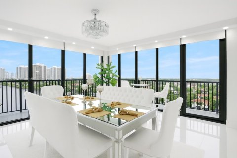 Condominio en venta en Hallandale Beach, Florida, 2 dormitorios, 126.35 m2 № 1953934 - foto 10