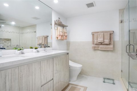 Condominio en venta en Hallandale Beach, Florida, 2 dormitorios, 126.35 m2 № 1953934 - foto 24