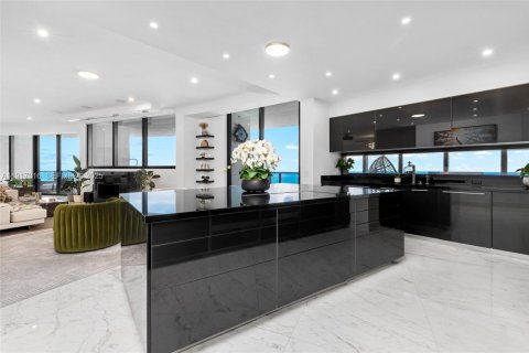 Condominio en venta en Sunny Isles Beach, Florida, 4 dormitorios, 385.92 m2 № 2077156 - foto 23