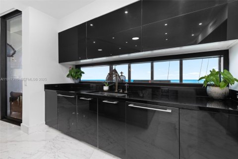 Condominio en venta en Sunny Isles Beach, Florida, 4 dormitorios, 385.92 m2 № 2077156 - foto 24