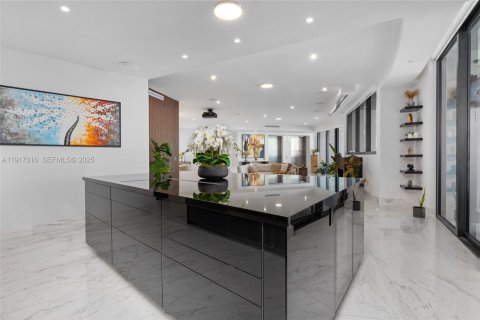 Condominio en venta en Sunny Isles Beach, Florida, 4 dormitorios, 385.92 m2 № 2077156 - foto 26