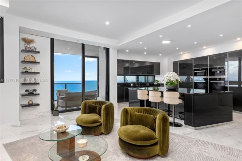 Condominio en venta en Sunny Isles Beach, Florida, 4 dormitorios, 385.92 m2 № 2077156 - foto 20