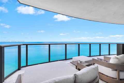 Condominio en Sunny Isles Beach, Florida, 4 dormitorios  № 2077156