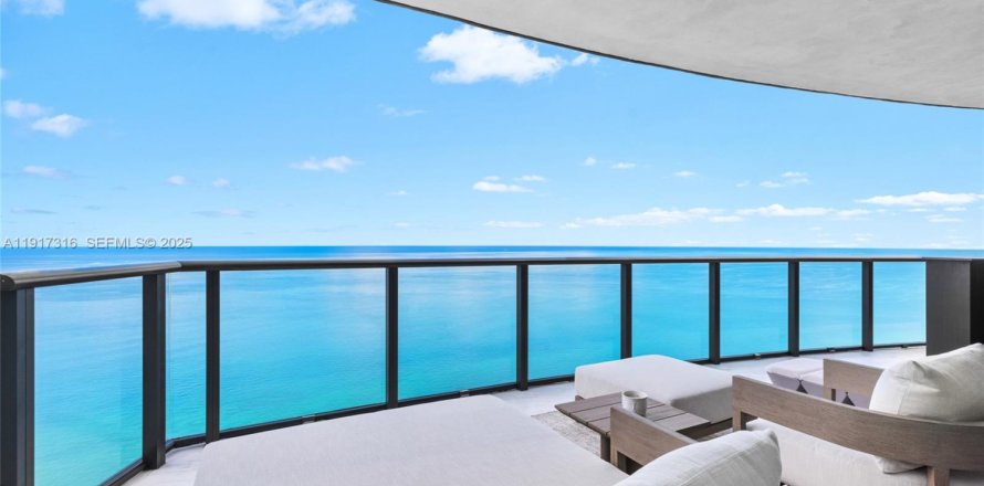 Condominio en Sunny Isles Beach, Florida, 4 dormitorios  № 2077156