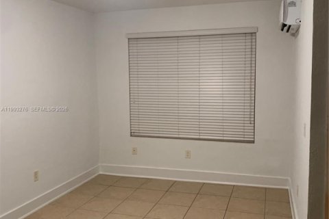 Apartamento en alquiler en Coral Gables, Florida, 23.23 m2 № 2057095 - foto 2