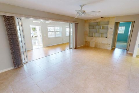 House in Punta Gorda, Florida 4 bedrooms, 248.33 sq.m. № 1565013 - photo 8